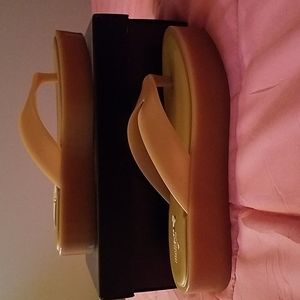 Melissa flip flops beige sz 9